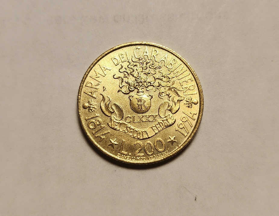 Reverse of 1994 Italian 200 Lire coin featuring Arma dei Carabinieri emblem