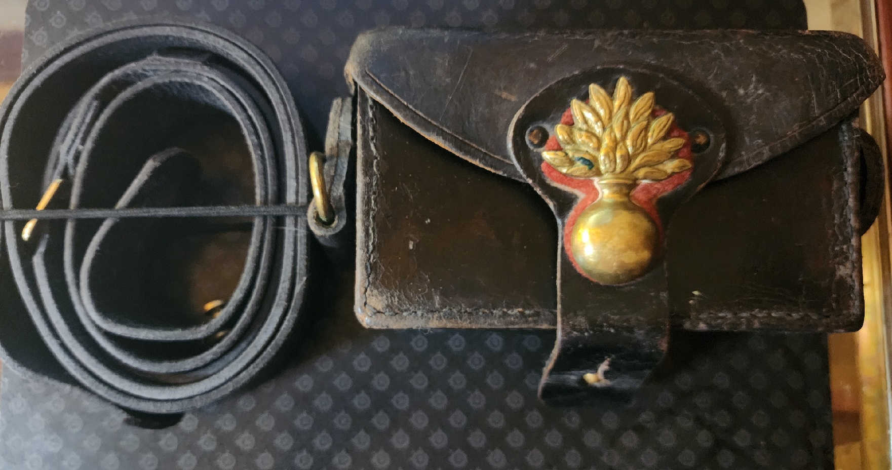 Italian Carabinieri black leather cartridge pouch with brass flaming bomb emblem