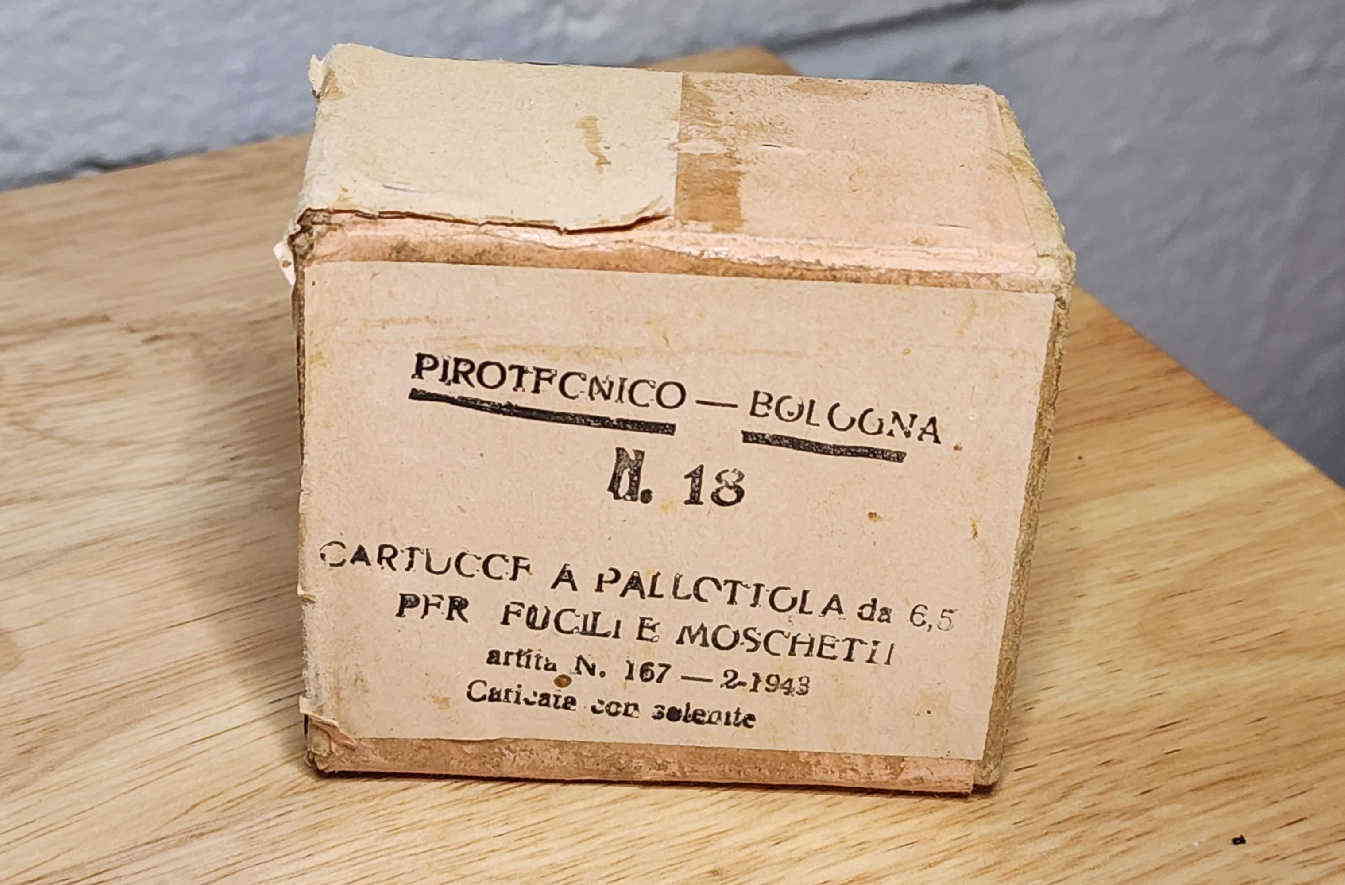 Italian 6.5×52mm Carcano ammunition box (1943) – Pirotecnico di Bologna label