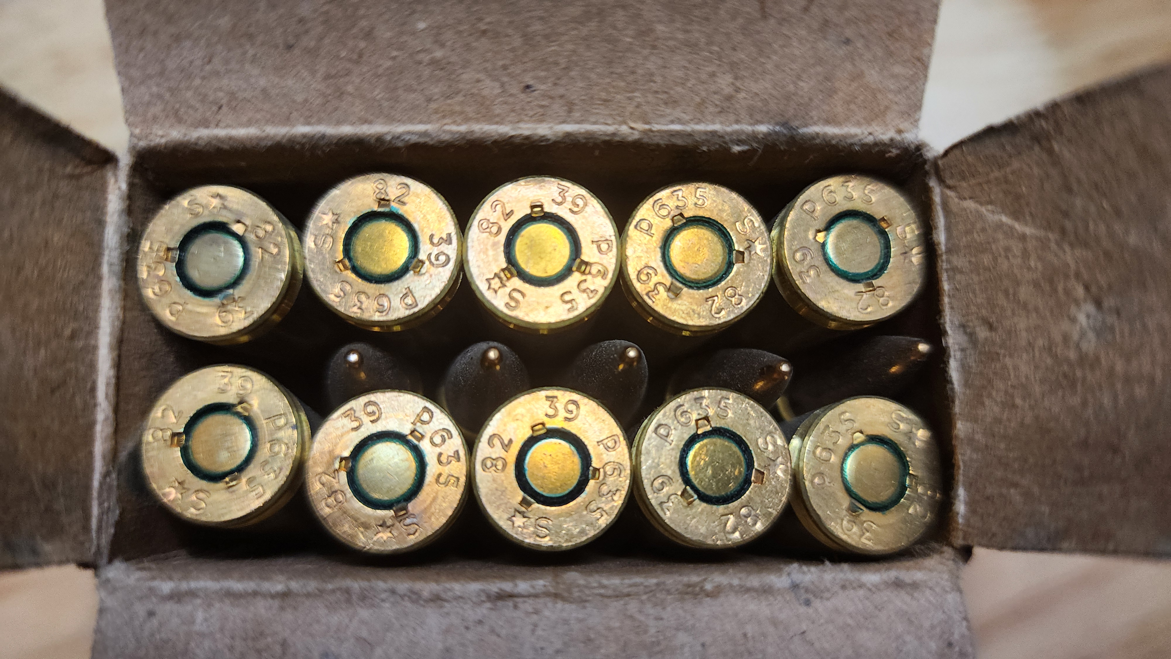 Open 15-round box showing cartridge headstamps 'P635 S* 39 82' and green primer annulus