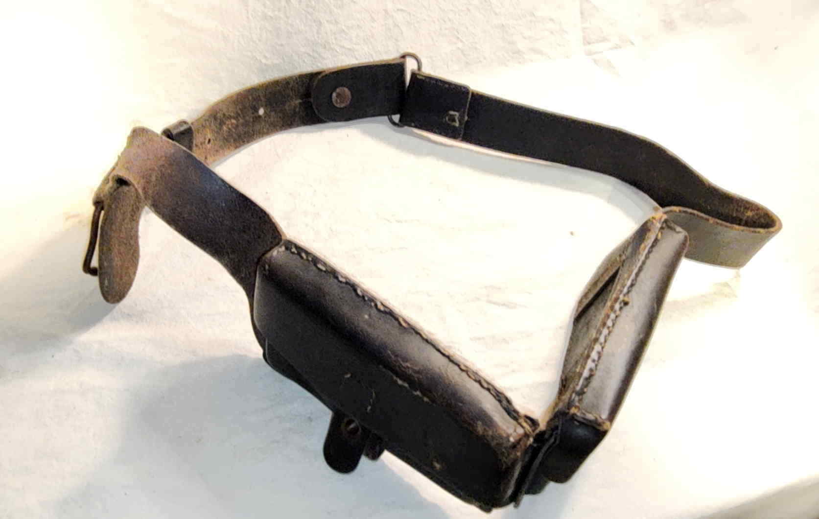 Overall view of an Italian Modello 1897 M91 Carcano cavalry ammunition bandolier