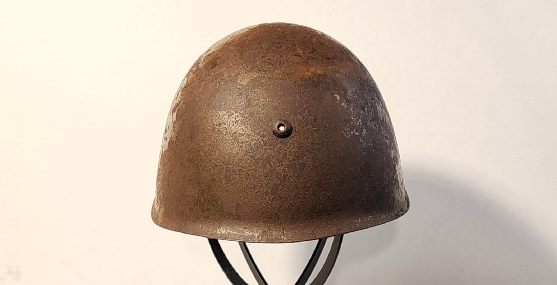 Rear view of Italian M33 helmet
