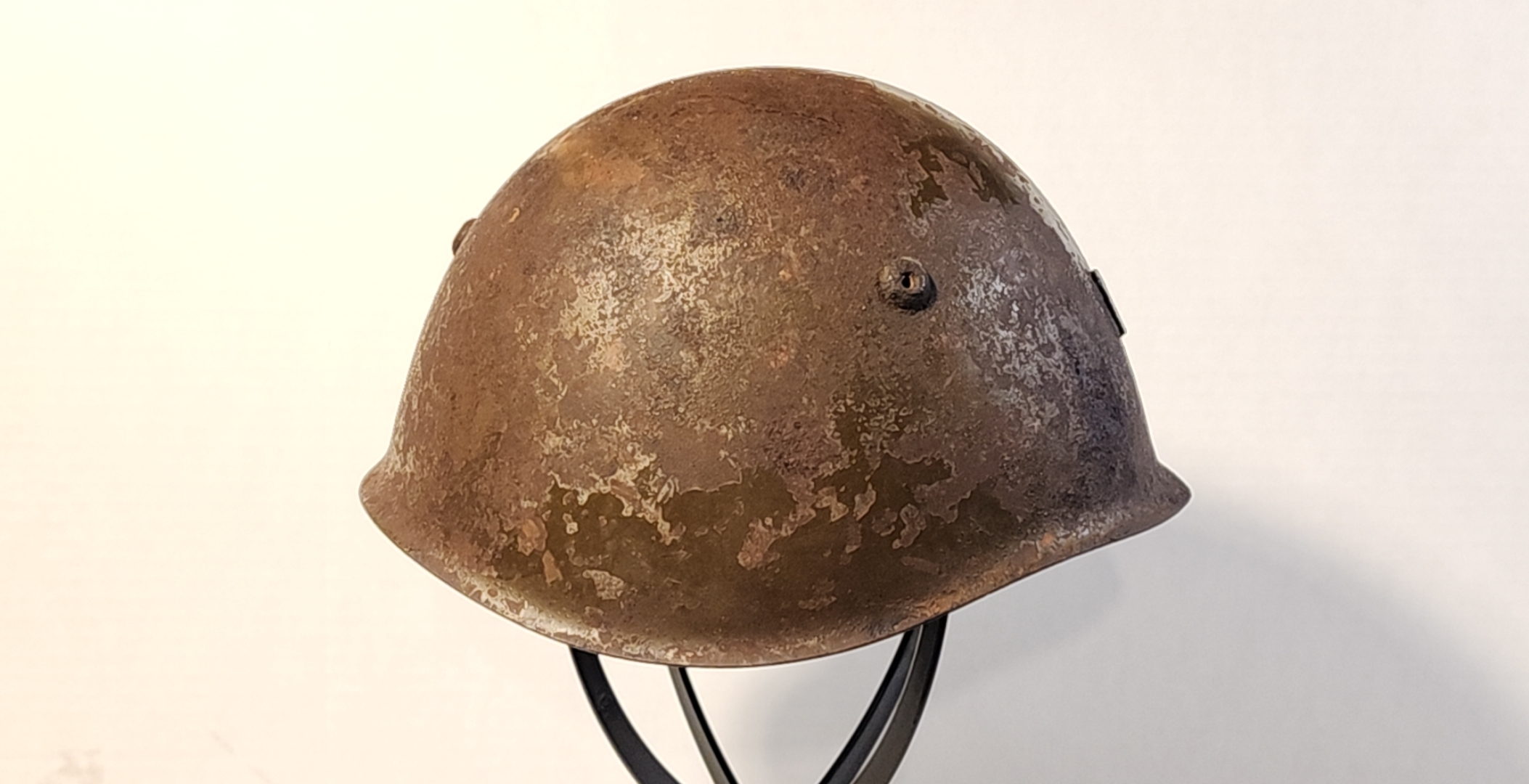 Right side of Italian M33 helmet