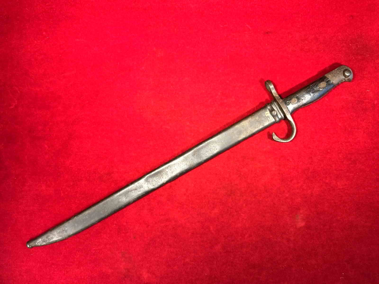 Opposite full view of the Japanese Type 30 service bayonet