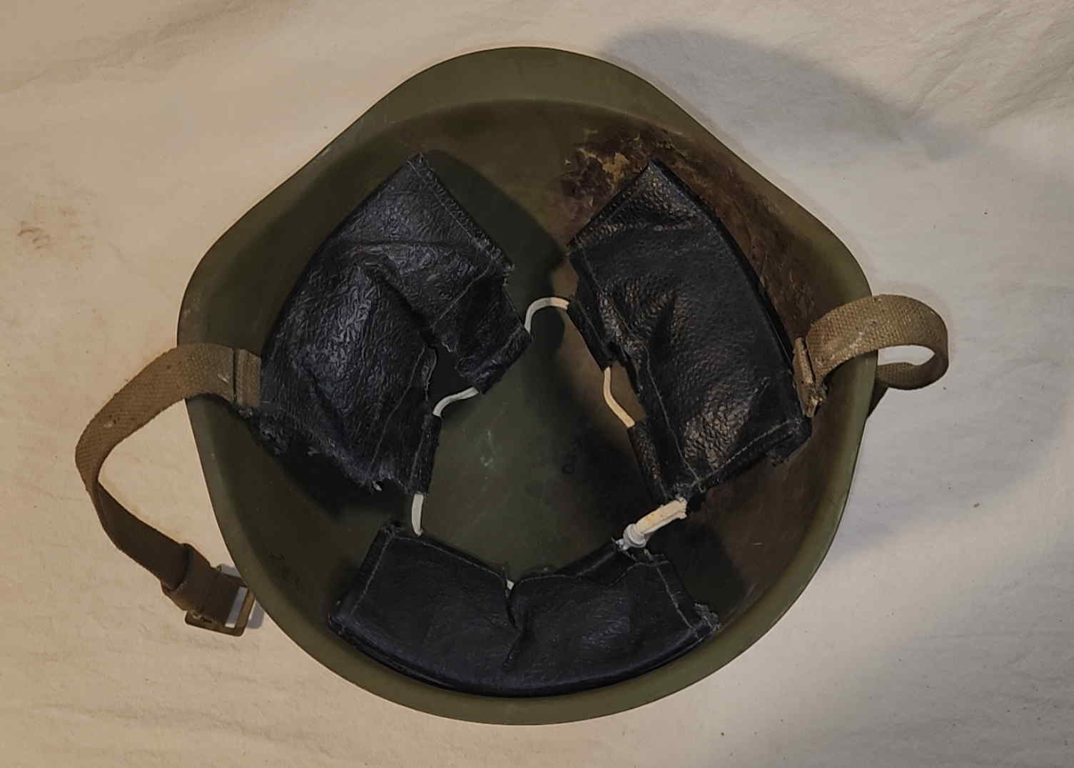 Interior view showing three-pad liner and web chinstrap