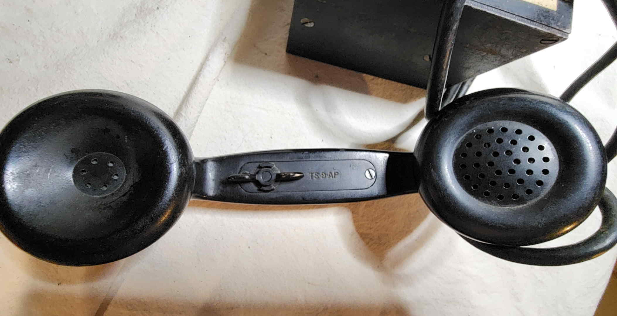 TS-9-AP handset fitted to the EE-8-B field telephone