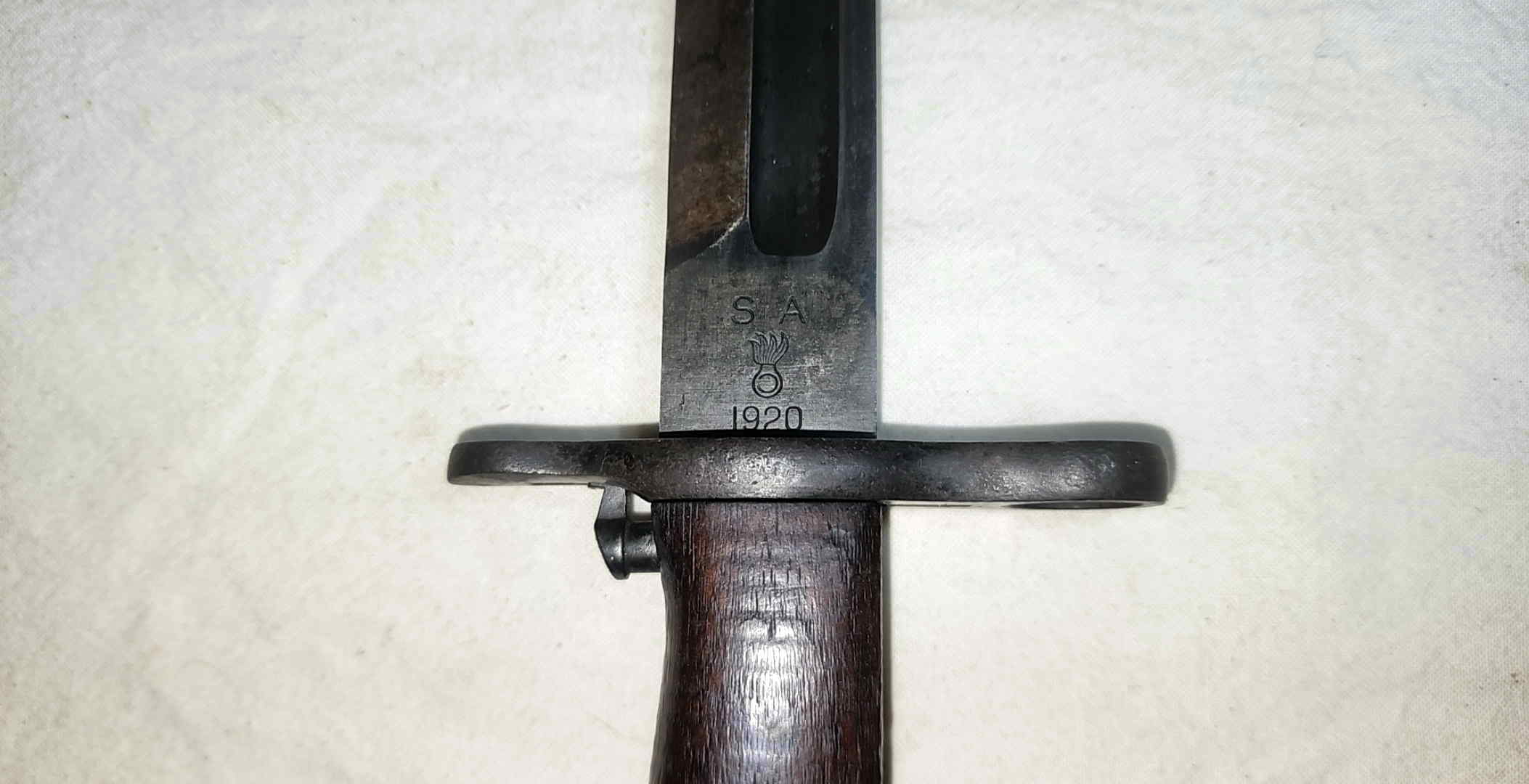 Close view of the SA marking, U.S. Ordnance shell-and-flame emblem, and 1920 date